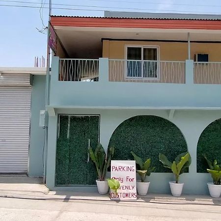 Havenly Guesthouse And Body Massage Spa Moalboal Esterno foto